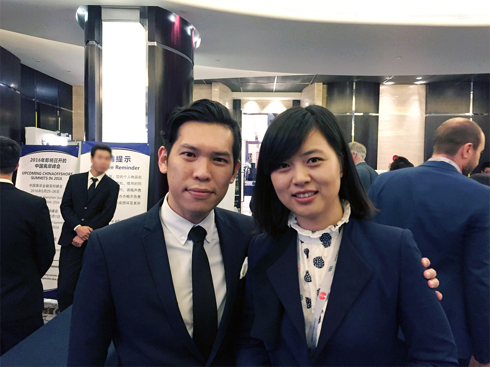 骏丰联锐国际总经理史月女士与参会嘉宾亲切合影