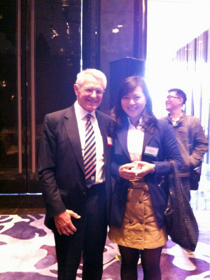 骏丰联锐国际总经理史月女士(右二)与英国太平绅士Stuart先生