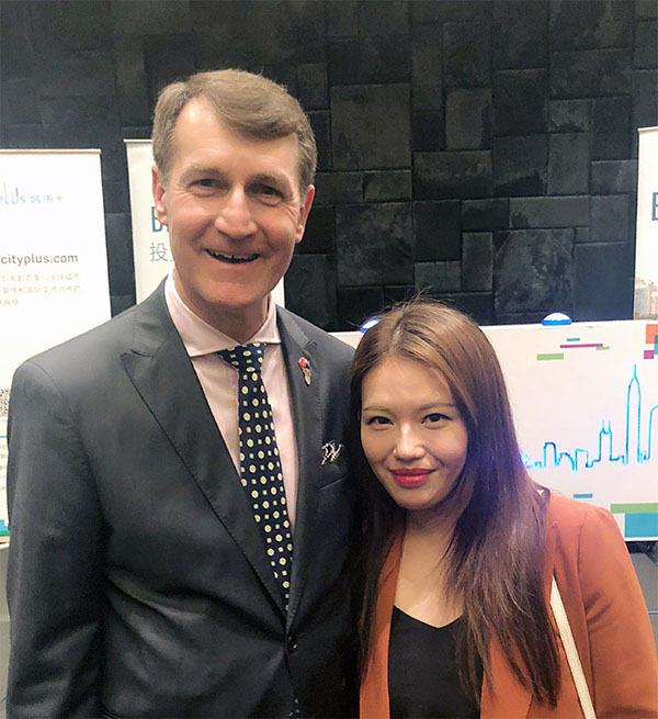 骏丰联锐国际审计部总经理罗璇与澳大利亚布里斯班市长Graham Quirk先生合影