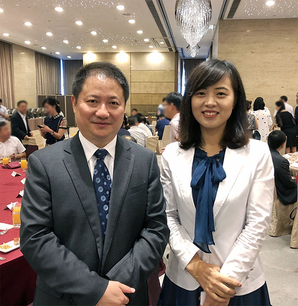 骏丰联锐国际史月与江苏徐州市徐东海市长亲切交流港徐合作