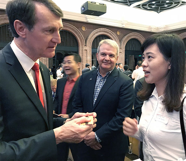 骏丰联锐国际与澳大利亚布里斯班市长亲切交流