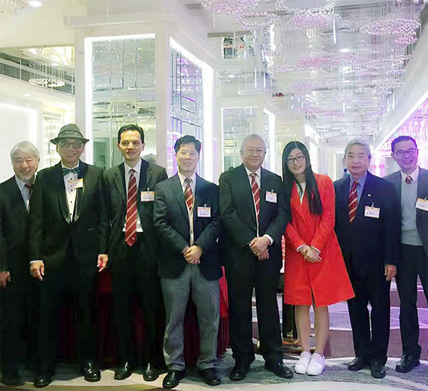 王欣茹女士與香港中華總商會會長一行合影