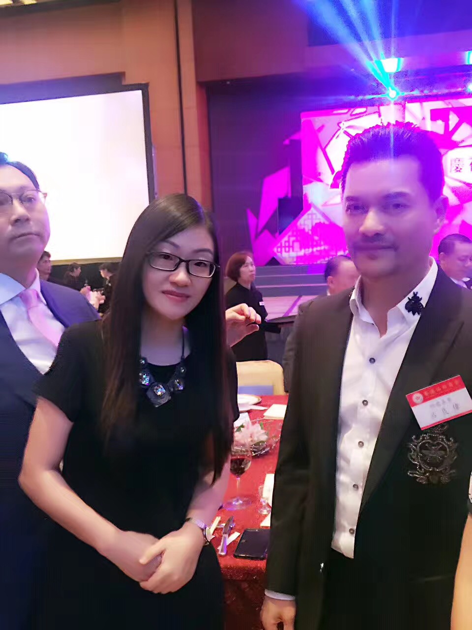 王欣茹女士與著名影星呂良偉合影.jpg 王欣茹女士與著名影星呂良偉合影.jpg