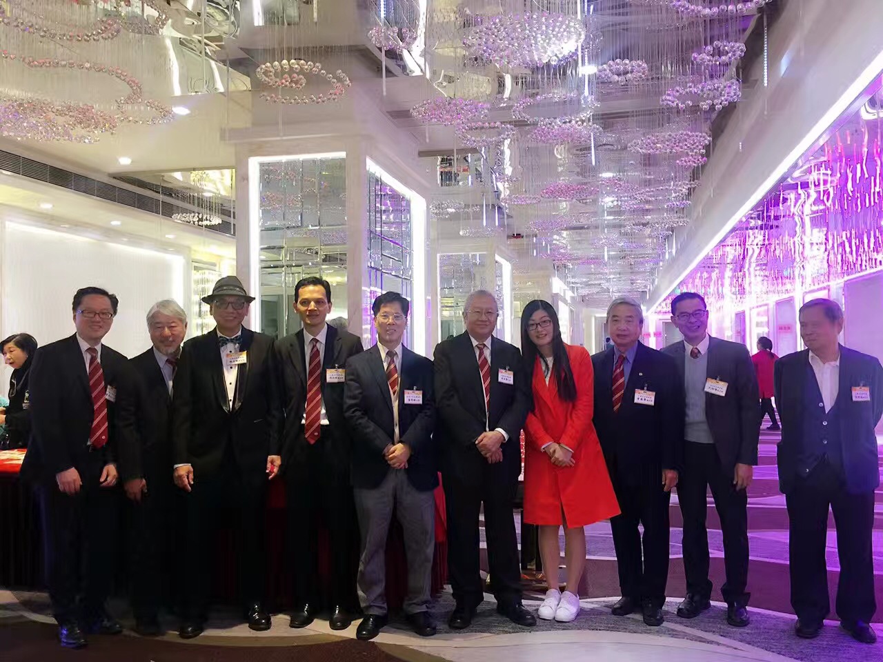 王欣茹女士與香港中華總商會會長一行合影.jpg 王欣茹女士與香港中華總商會會長一行合影.jpg