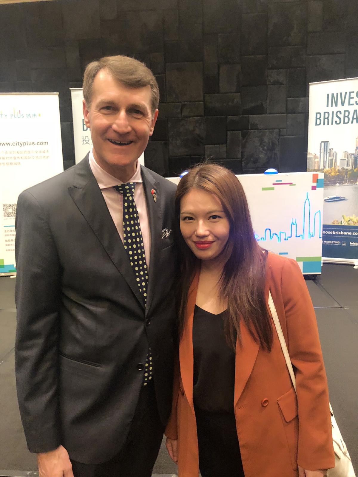 骏丰联锐国际审计部总经理罗璇与澳大利亚布里斯班市长Graham Quirk先生合影.jpg 骏丰联锐国际审计部总经理罗璇与澳大利亚布里斯班市长Graham Quirk先生合影.jpg
